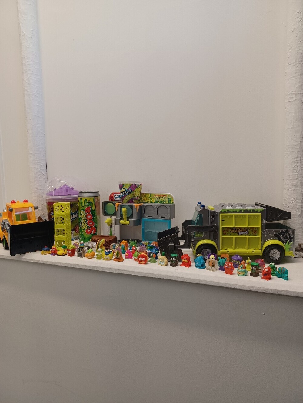 Grossery Gang Trash Pack Garbage Truck Mushy Slushie Truck Figure Bundle Lot